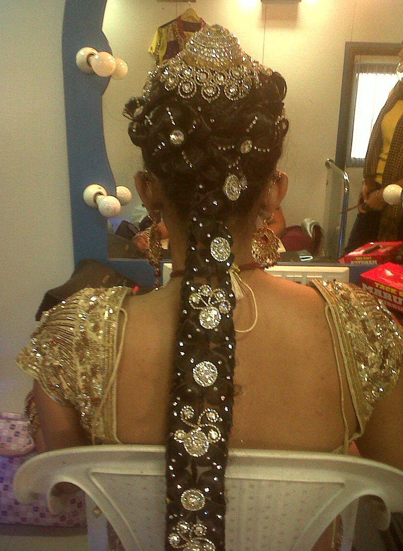 Mehndi Hair Style Ideas for the Bride's Best Friend - Bridals.Pk